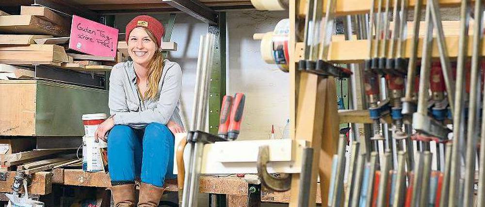 Schöner Schreinern. Quereinsteigerin Eva Wimmer schmiss ihren Job als PR-Beraterin und gestaltet nun Dinge aus Holz.