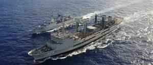 Schiffe der australischen Marine bei der Suche im Indischen Ozean.