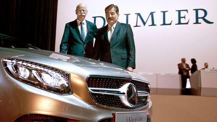 Vorstand und Aufsichtsrat. Daimler-Chef Dieter Zetsche (l.) und der Vorsitzende des Kontrollgremiums Manfred Bischoff am Mittwoch in Berlin. 