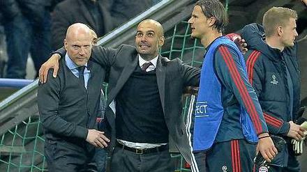 Arm in Arm: Matthias Sammer, Pep Guardiola und Daniel van Buyten (v. l.).
