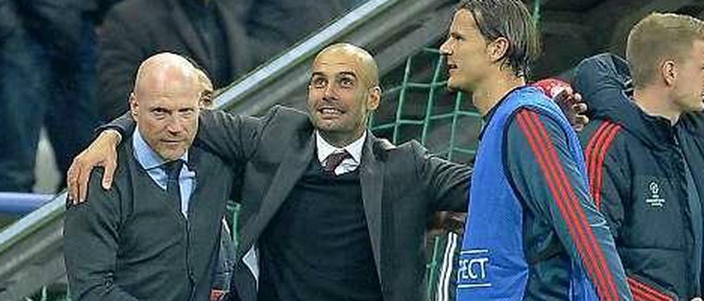 Arm in Arm: Matthias Sammer, Pep Guardiola und Daniel van Buyten (v. l.).