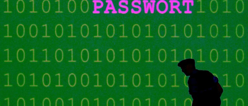 Datendiebe am Werk. Nach dem jüngsten Datenklau von 18 Millionen Mail-Adressen samt Passwörtern geht das Bundesamt für Sicherheit in der Informationstechnik davon aus, dass die großen Provider alle Betroffenen bis zum Montagabend informiert haben werden.