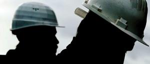 Kein Anspruch. Ein Schwarzarbeiter kann nicht die Bezahlung seiner Leistung verlangen.