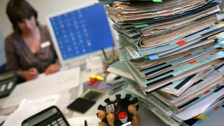 Eine Aktenladung "Unverständlich" - Die Leichte Sprache soll dem Bürger helfen