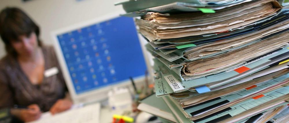 Eine Aktenladung "Unverständlich" - Die Leichte Sprache soll dem Bürger helfen