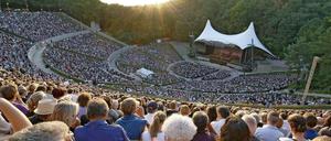 Berlins größtes Zeltlager. Die Waldbühne stammt aus den 1930ern. Das charakteristische Bühnendach erhielt sie erst viel später.