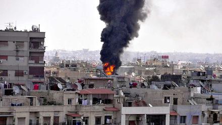 Rauch steigt auf über der syrischen Hauptstadt Damaskus.