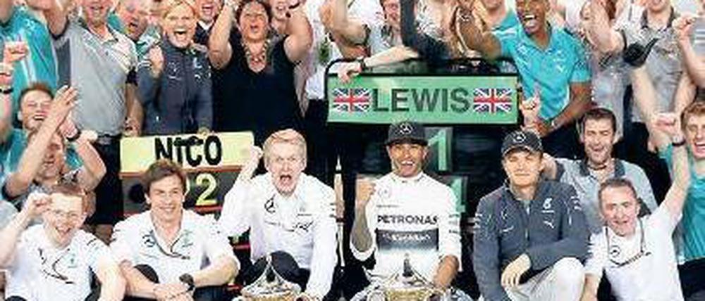 Piep, piep, piep, wir haben uns alles ganz lieb. Alle freuen sie sich bei Mercedes nach dem zweiten Doppelsieg der noch jungen Saison in der Formel 1. Der Nico und der Lewis natürlich ganz besonders. 