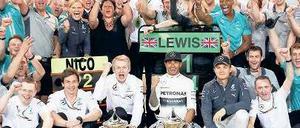 Piep, piep, piep, wir haben uns alles ganz lieb. Alle freuen sie sich bei Mercedes nach dem zweiten Doppelsieg der noch jungen Saison in der Formel 1. Der Nico und der Lewis natürlich ganz besonders. 