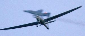 Präzedenzfall von 2003: Über der City von Frankfurt am Main kreiste ein entführtes Sportflugzeug - ein Abfangjäger zwang es schließlich zur Landung. 