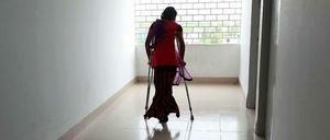 Viele Arbeiter haben bei dem Einsturz Arme oder Beine verloren. Jetzt fehlt ihnen das Geld für Behandlung und Prothesen.