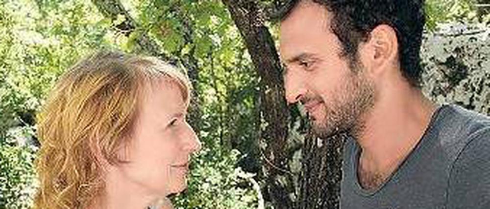Flirt im Süden. Kristine (Dagmar Manzel) und Franck (Arthur Igual). 