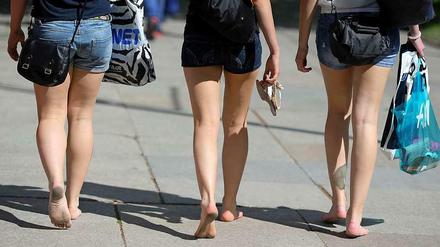 Enthaarte Beine im Sommer sind für viele ein Muss - der Termin im Waxing-Studio dagegen schwer zu bekommen. 