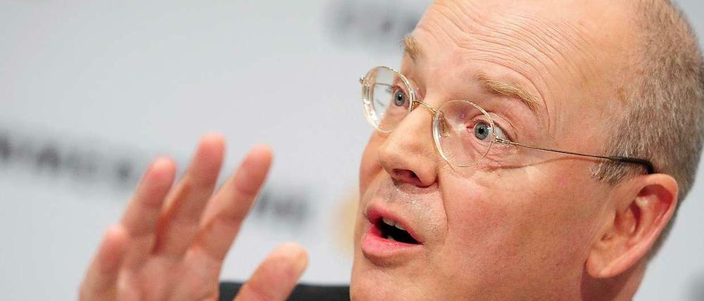 Commerzbank-Chef Martin Blessing beklagt die Papierflut durch Beratungsprotokolle.
