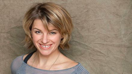 Sabine Heinrich ist Journalistin und Autorin. Unter anderem moderiert sie beim WDR-Radio 1Live. Kürzlich ist von ihr das Buch "Sehnsucht ist ein Notfall" erschienen.