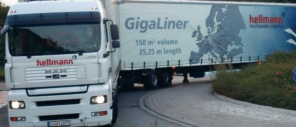 „Monstertrucks“. Rund 25 Meter lang sind die Gigaliner. Foto: dpa