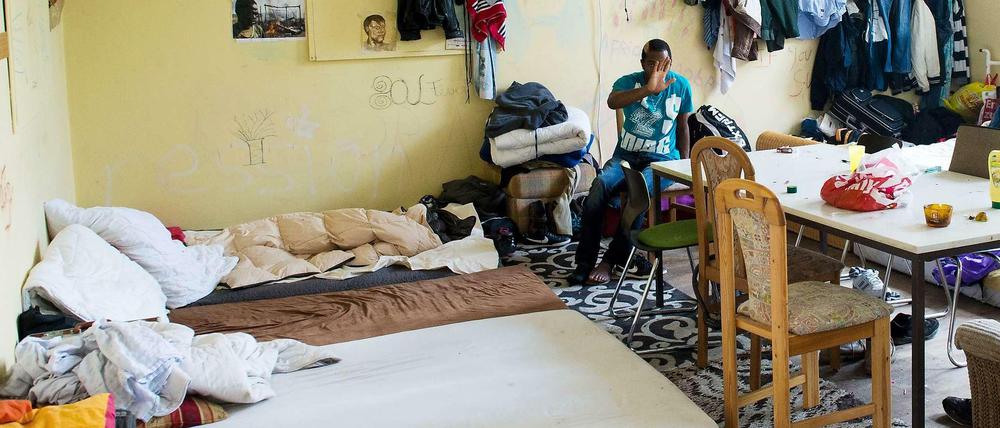 Die Klassenzimmer der ehemaligen Schule sind zum Flüchtlingslager umfunktioniert.