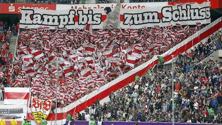 Klare Ansage mit Rocky-Silhouette: die Stuttgarter Fans wissen, was sie von ihrem VfB erwarten - oder um es mit dem Filmboxer zu sagen: "It ain't over 'til it's over."