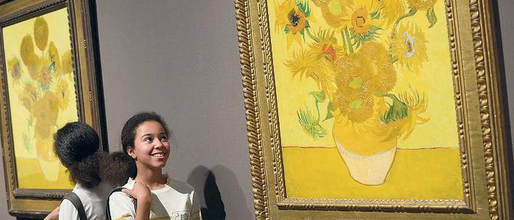 Keine Berührungsängste. Zwei von van Goghs „Sonnenblumen“, noch bis zum 27. April in der National Gallery. Eintritt frei.