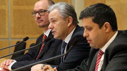 Nebeneinander aber ziemlich getrennt: Jan Stöß, Klaus Wowereit und Raed Saleh. 