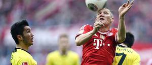 Voll auf die Zwölf: Bayerns Bastian Schweinsteiger macht hier keine allzu gute Figur - wie der gesamte FC Bayern gegen den BVB.