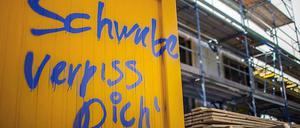 Und Yuppies auch! Wenn wie hier in Prenzlauer Berg gebaut wird, sind immer die Zugezogenen schuld. Dabei trifft der Zorn auch Berliner, die schon lange in den Kiezen leben.