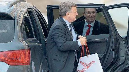 Kommen und Gehen. Bei der Ankunft beim Flughafen-Sonderausschuss wirkte Hartmut Mehdorn noch gutgelaunt.