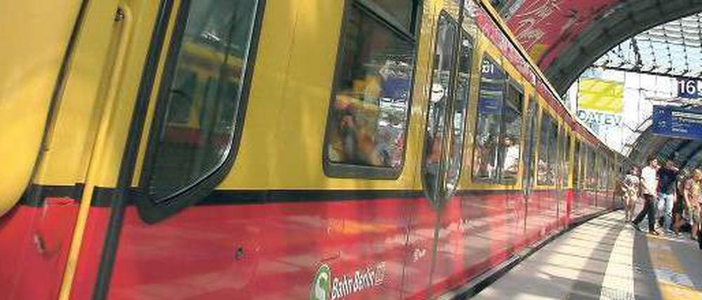 Kurzzug. Die S 21 sollte den Hauptbahnhof besser ins Berliner Liniennetz integrieren. Wegen Baufehlern klappt das aber vorerst nicht. 