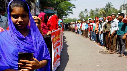 Die Textilarbeiterinnen von Rana Plaza kämfen noch immer um eine Entschädigung - und um bessere Arbeitsbedingungen.