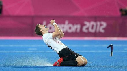 Da war noch alles im Lot: Oliver Korn bejubelt den Olympiasieg mit dem Deutschen Hockey-Team 2012 in London.