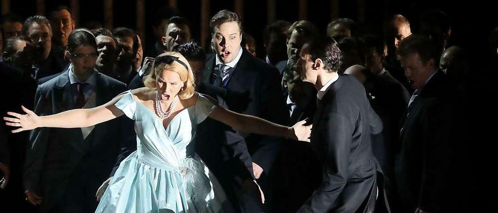 Das Publikum kam voll auf seine Kosten: Sänger Peter Seiffert (vorn), als Tannhäuser, und Ann Petersen als Elisabeth.