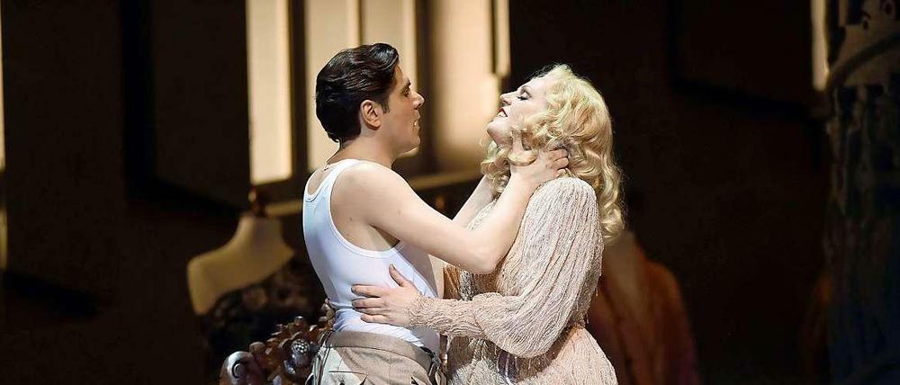 Eva-Maria Westbroek (Manon Lescaut) und Massimo Giordano (Renato Des Grieux) in Puccinis "Manon Lescaut".