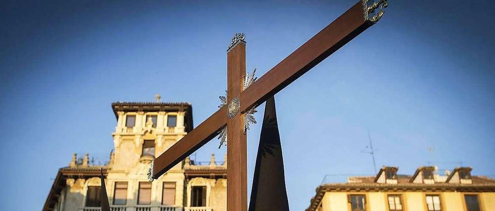 Die Vorstellung vom gezimmerten Kreuz entspricht nicht unbedingt den historischen Tatsachen.