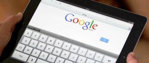 Google bekommt den Wandel seines Geschäfts zu spüren. Die Nutzung von Smartphones und Tablets nimmt rasant zu. Aber der Internet-Konzern erlöst hier pro Klick auf eine Werbeanzeige im Schnitt immer weniger.