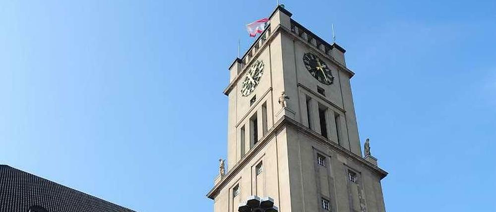 Das Rathaus Schöneberg feiert in diesem Jahr seinen 100. Geburtstag. Eine Reporterin, die das Haus in und auswendig kennt, ist Brigitte Grunert. Sie war angemeldet für einen Rundgang, um ihre vielen Erinnerungen an das altehrwürdige Haus aufzufrischen.