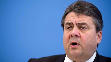 Vizekanzler Sigmar Gabriel spricht sich für eine Befragung des NSA-Enthüllers Edward Snowden in Moskau aus.