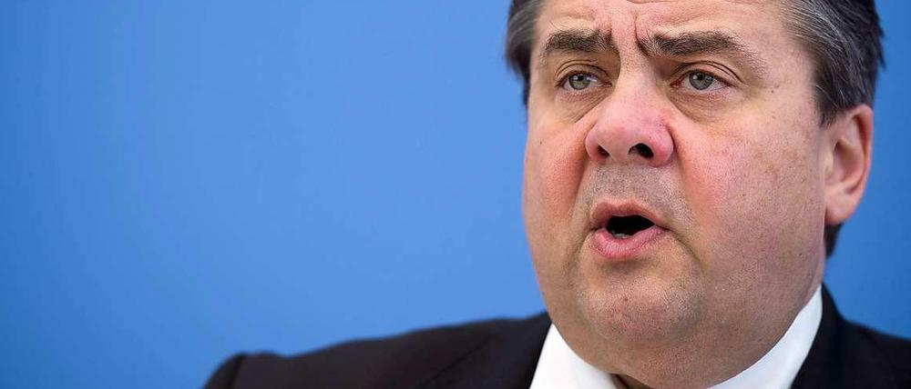 Vizekanzler Sigmar Gabriel spricht sich für eine Befragung des NSA-Enthüllers Edward Snowden in Moskau aus.