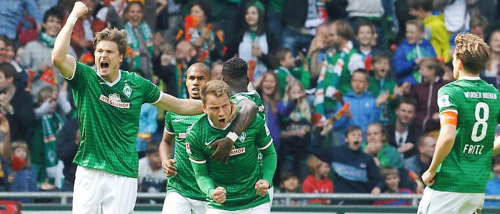 Wichtiger Treffer im Abstiegskampf: Philipp Bargfrede (m.) traf zum zwischenzeitlichen 1:1 gegen Hoffenheim.