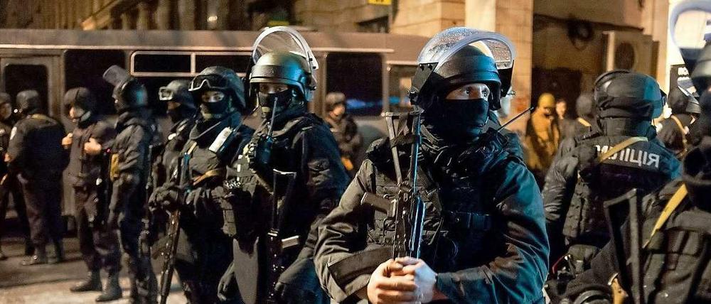 Mitglieder einer ukrainischen Spezialeinheit bei einem Einsatz am 1. April in Kiew.