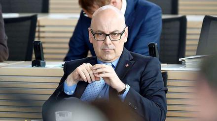 Sigmar Gabriel steht unangefochten an der Parteispitze – nach dem guten Start in die Koalition gibt es keinen echten Widerpart in der SPD. Torsten Albig (Foto) versucht nun, diese Rolle zu übernehmen. Dafür kassiert er bereitwillig Kritik.