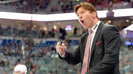 Der große Mann des deutschen Eishockeys. Als erster deutscher Spieler hat Uwe Krupp in der nordamerikanischen Profiliga NHL den Titel gewonnen, als Trainer könnte er nun die Kölner Haie erstmals seit 2002 wieder zum nationalen Titel führen.