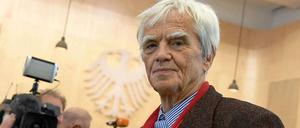 Der Grünen-Bundestagsabgeordnete Hans-Christian Ströbele gehört neben seinen Fraktionskolleginnen Claudia Roth und Katja Keul zu den Klägern in Karlsruhe.