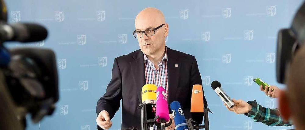 Schleswig-Holsteins Ministerpräsident Torsten Albig bekräftigt seine Forderung nach einer Sonderabgabe für alle Verkehrsteilnehmer.