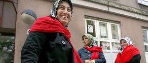 Unterwegs im Kiez. Die Stadtteilmütter helfen oft Familien, die sonst von den Behörden nicht erreicht werden können.