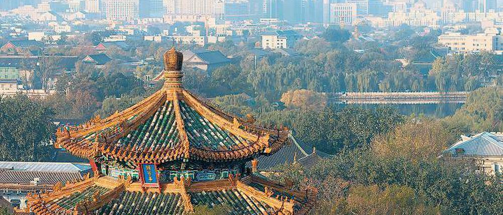 Blick auf Peking. Wer in der Ferne in einem Unternehmen mitarbeitet, sammelt fachliche Erfahrungen - und lernt Land und Leute von einer anderen Seite kennen.