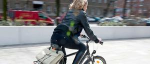 Fitnesstraining auf dem Weg zur Arbeit: Wer morgens und abends jeweils eine Viertelstunde oder mehr strampelt, tut seinem Körper einen großen Gefallen.