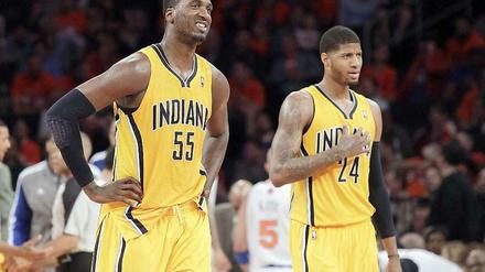 Schwertkämpfer: Roy Hibbert (links) und Paul George haben sich nicht viel zu sagen.