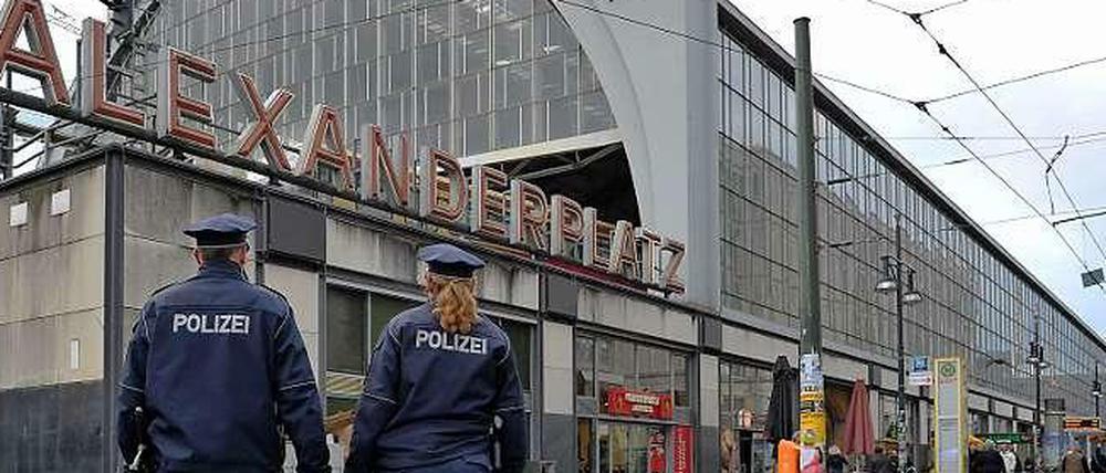 Trotz verstärkter Polizeipräsenz am Alexanderplatz gibt es dort immer wieder Angriffe.