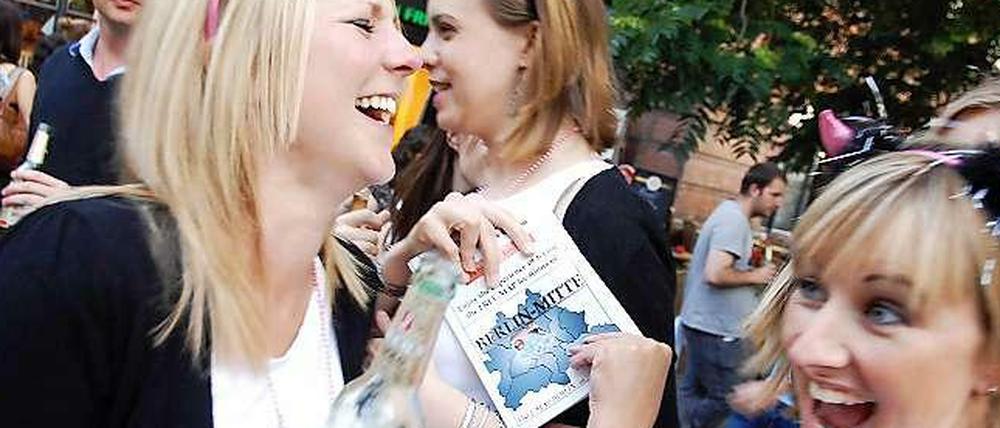 Flasche leer. Geführte Kneipentouren sind nach wie vor beliebt bei Berlin-Touristen.