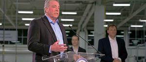 Im Februar war Gary Casteel (links) von den United Auto Workers (UAW), noch kampfeslustig und wollte die Abstimmungsniederlage nicht einfach hinnehmen. Nun tut er es doch.